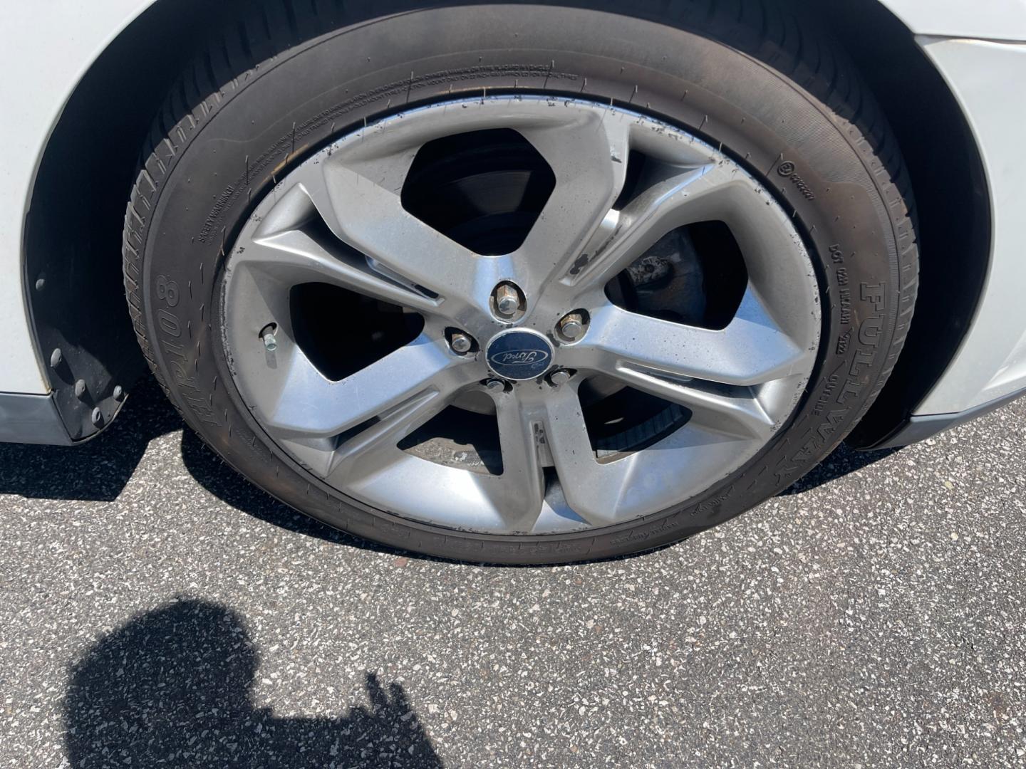 2010 White /Black Ford Taurus SHO (1FAHP2KT3AG) with an 3.5L V6 DOHC 24V TWIN TURBO engine, 6-Speed Automatic transmission, located at 11115 Chardon Rd. , Chardon, OH, 44024, (440) 214-9705, 41.580246, -81.241943 - This 2010 Ford Taurus SHO AWD is a high-performance variant of the Taurus sedan, powered by a potent 3.5L EcoBoost V6 engine that produces 365 hp and enables a 0-60 mph time of 5.2 seconds. It features an advanced AWD system, a 6-speed automatic transmission, and the SHO Performance Package. Notable - Photo#10